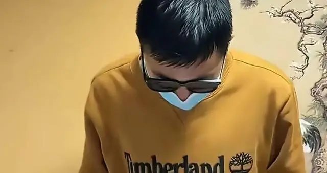 披旭日旗留学生确认遣返，开除学籍只是开始，回国还有三重困境