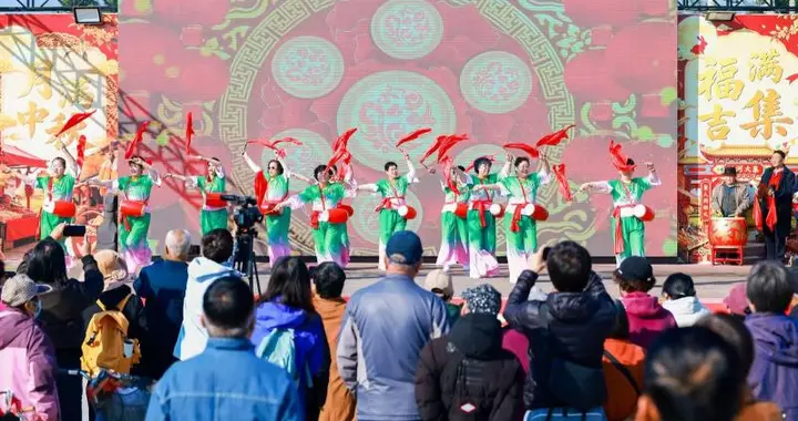 文艺舞台搬进乡村大集，通州区“运河开放麦”走进永乐店
