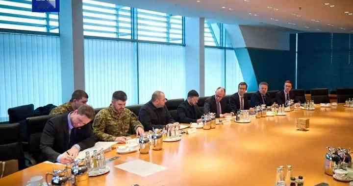 乌克兰与美国谈出新方案俄方警告藏着隐情泽连斯基突然提选举预案