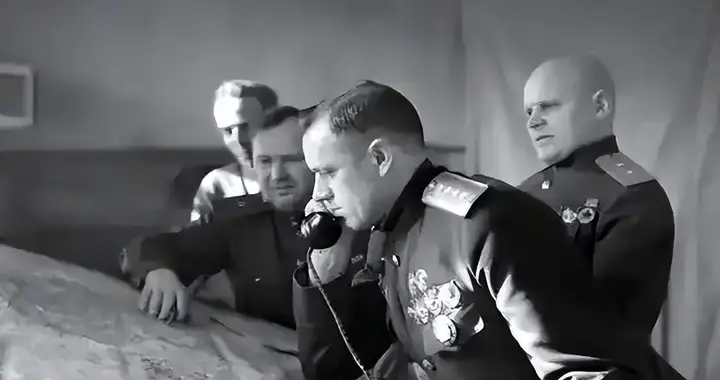 苏联解体前夜，中国为何没重蹈覆辙？邓小平一句话道破天机