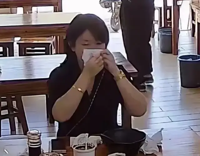 上海“鼻涕姐”后续：身份曝光，​太令人失望了。