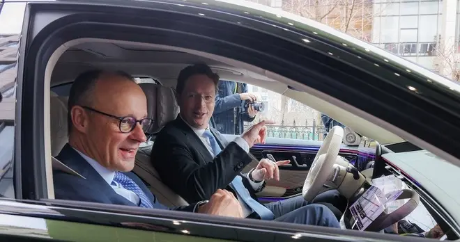 德国总理访华乘坐奔驰大S压轴，康林松客串司机