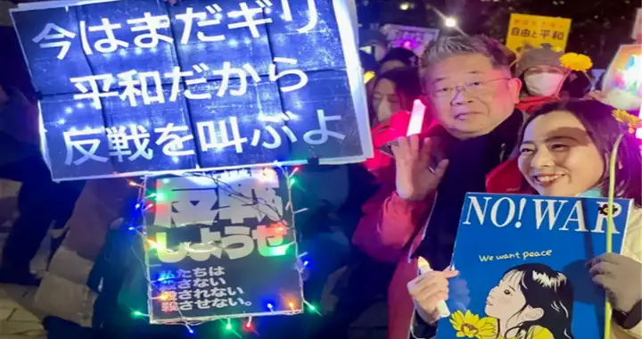 高市早苗没想到，万人抗议还没压住，中国“迎头痛击”警告就来了