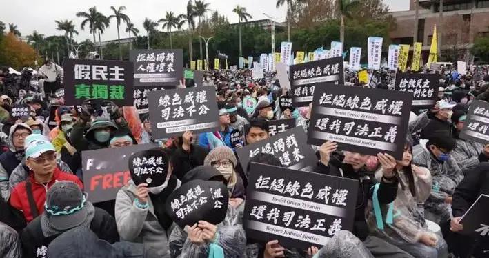 大罢免成民进党失败，赖清德、柯建铭都惨了，卢秀燕做出惊人决定