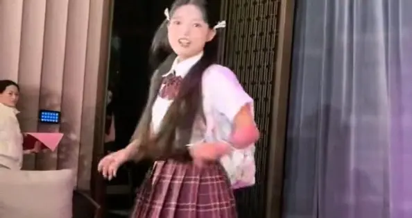 长沙高端商务KTV:服务员穿校服演毕业季，有钱人的快乐你不懂