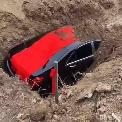 杨树的羊：奔驰土葬事件，给我的第一反应就