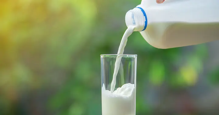 专家发现：老人若从不喝牛奶，比起喝牛奶的人，身体会有3种区别