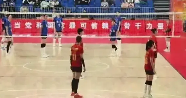 从铁人杯看山东女排阵容：李晨萱车文涵搭档主攻，郭湘琳打接应