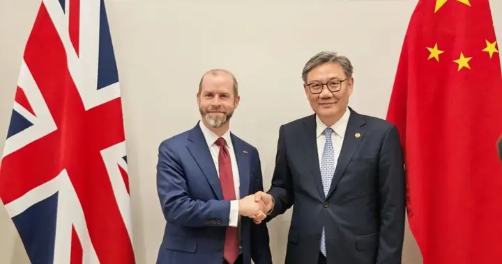 抢了中企钢厂，英国转眼就软了？几十亿英镑的债，想赖？门都没有