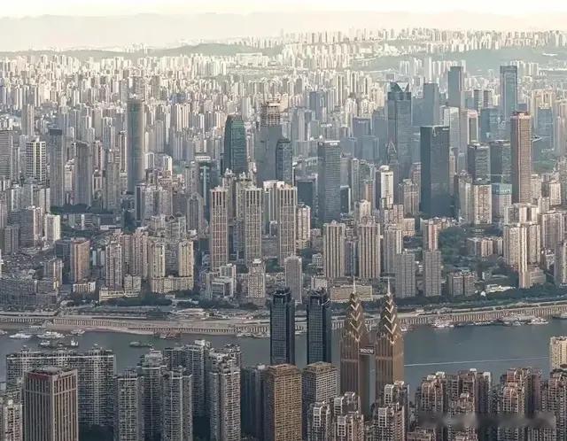 2024年西部GDP前十强城市与中部GDP前十强城市经济巅峰对决