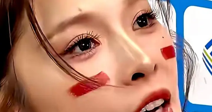 吴燕妮的首饰“凤翎”, 与 , 格拉夫的首饰“蝴蝶”