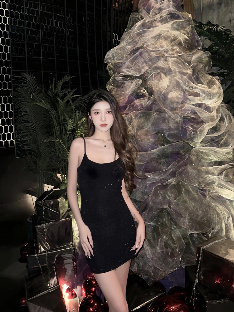 蕾丝性感包臀短裙圣诞穿搭高级感小黑裙
