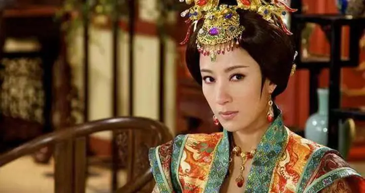 明宪宗深爱万贵妃，为什么不封她当皇后？是不够爱还是有苦衷？