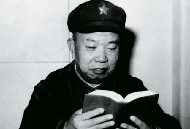 1943年，王树声追求门诊部的杨医生，徐向前让出房间作为“洞房