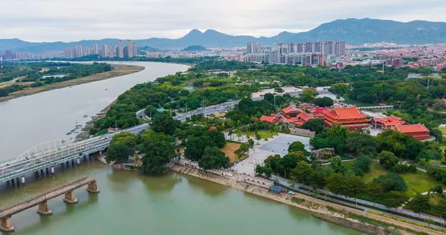 两岸一家亲，共赴美好未来