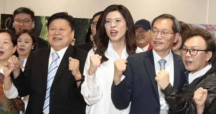 郑丽文访陆成功，国民党1人调转枪口！她仅用6字、狠狠打脸赖清德