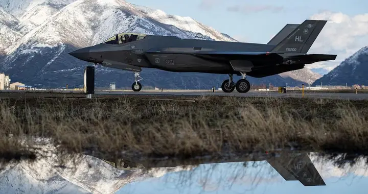 被中国卡死稀土脖子？美F-35战斗机战备率只剩25%，美国战备崩盘