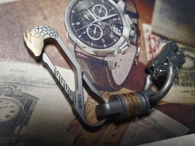 匠心雕琢的灵动守护：fegve 小白龙钥匙扣