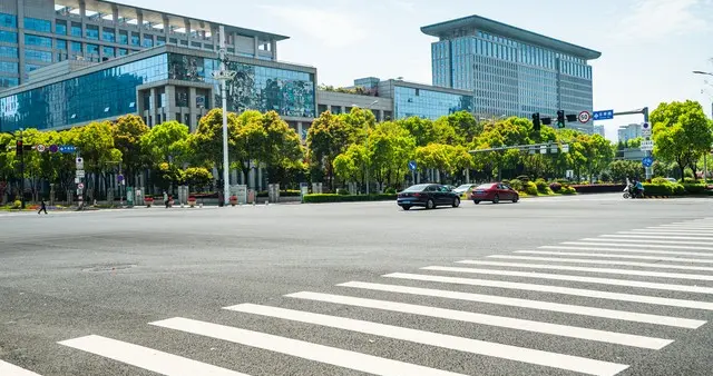 标杆竖起来：胖东来的流量狂欢，正在变成真金白银的文旅红利