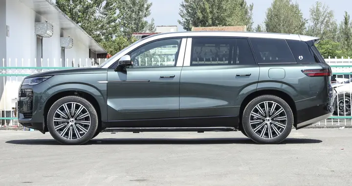 2+2+2座椅布局，3.9s破百，标配易三方+云辇-A，这款大型SUV带劲