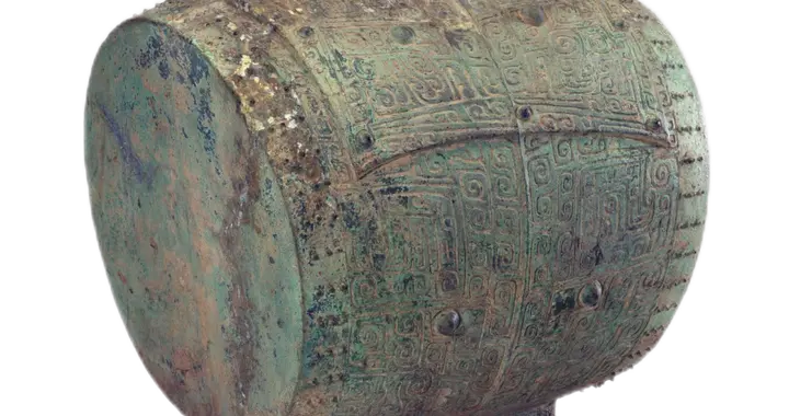 一锄头挖出三千年前“雷声”，专家判定：国宝，古人通神的秘器