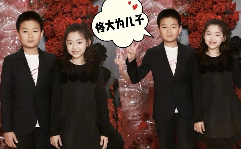 原来佟大为儿子和小酒窝也是两小无猜！佟大为的小儿子和小酒窝站在一起也挺...