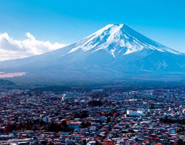 日本的“灭顶”之灾，富士山已满足喷发条件，中国应当如何应对？