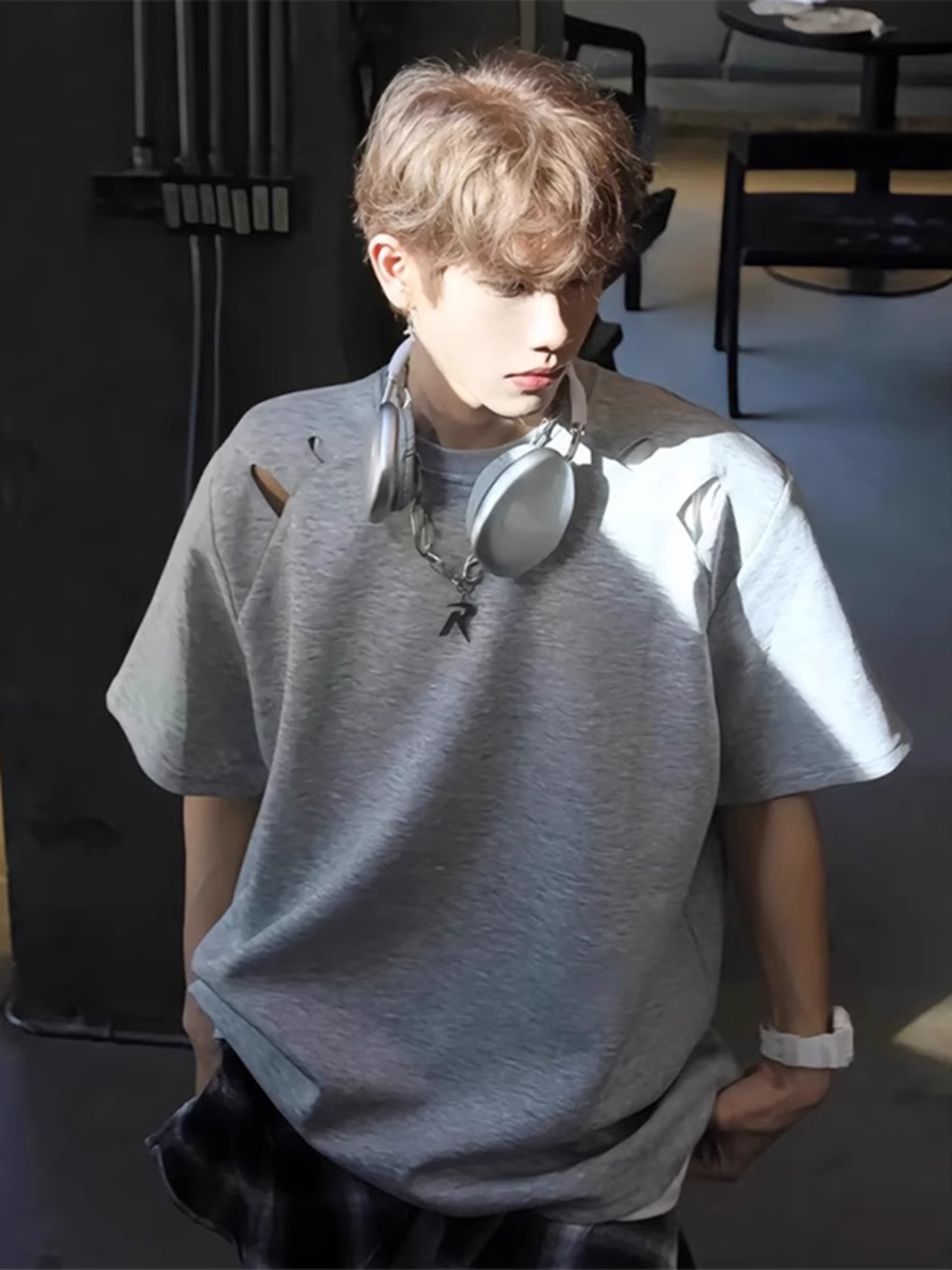 灰色破洞垫肩短袖男款夏季小众设计感t恤c