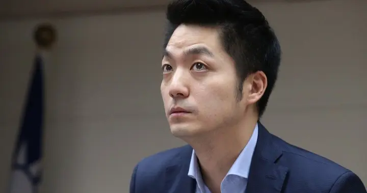 交流结束，蒋万安闪电离沪，上飞机前通告全岛，台当局捅了马蜂窝