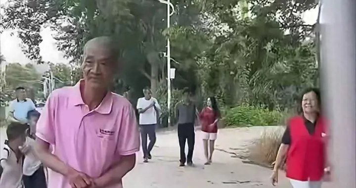 水泥大爷家境非常优越 虽找到了家 但还有两件大事 真的让人放心不下