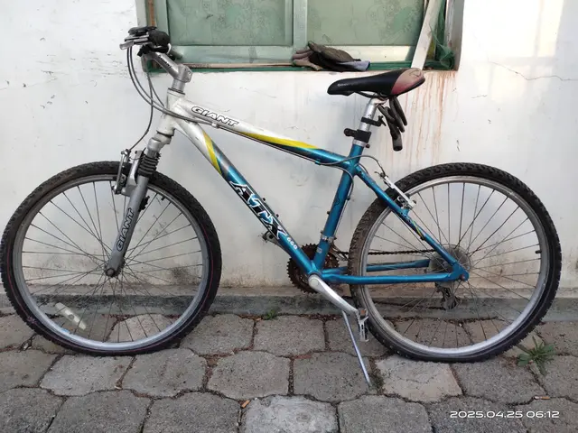 宿舍门口的山地车