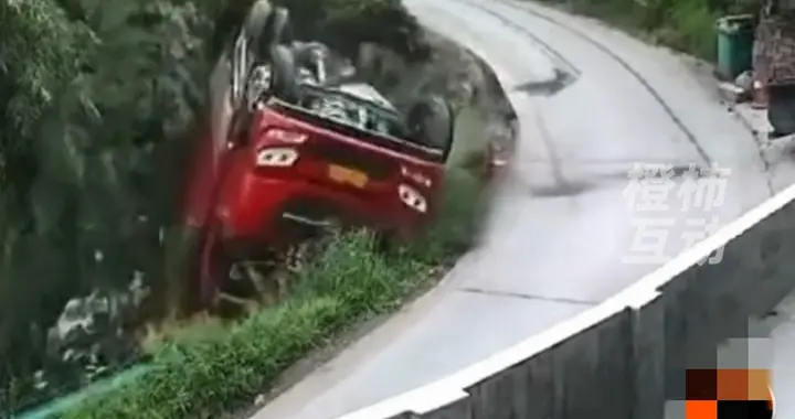 坠崖不死 vs 2万斤橙子全毁。