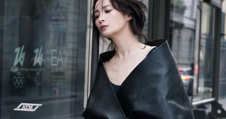 蒋勤勤美成妈咪级别了，知性又有魅力