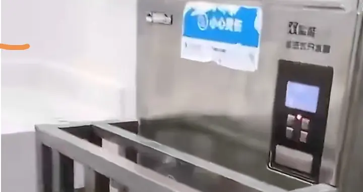 医院热水器装铁栅栏引众怒？真相曝光后，更该骂的是这些人！