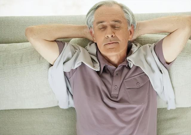 60岁的老人，静养修身好，还是锻炼强身好?医生给出了良心建议