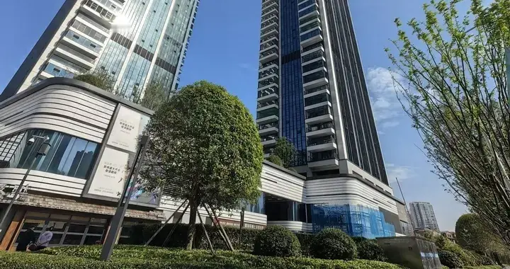 长沙楼市开始离谱了！长沙滨江新城板块房价从1.8万变成1.3万