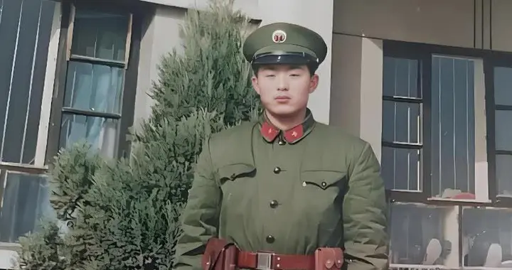 1990年我捡了他放弃的志愿兵名额，三十年后他给战友发了万元红包