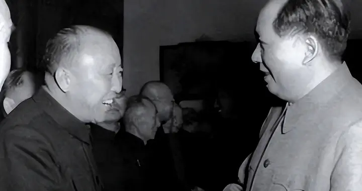 1974年傅作义逝世当夜，邓颖超连夜赶去叮嘱其妻刘芸生：不要搬家
