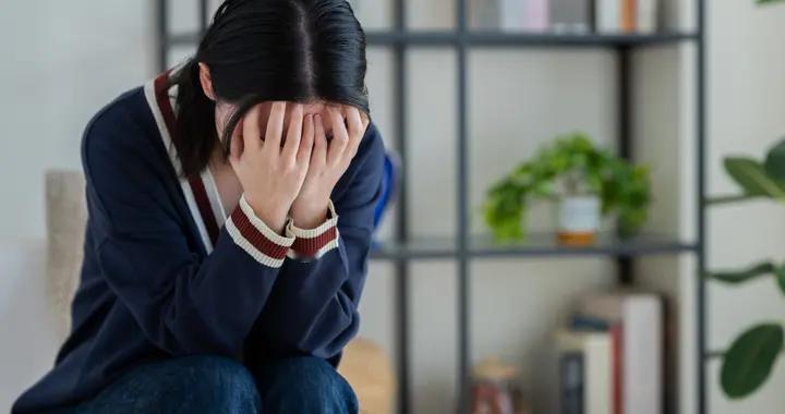 精神科医生提醒：焦虑的人，大脑多半缺“它”！吃对能缓解