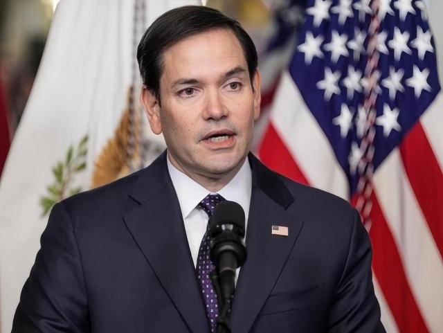 特朗普人事大换血，两个极端反华派，一个明升暗降，一个罢官走人