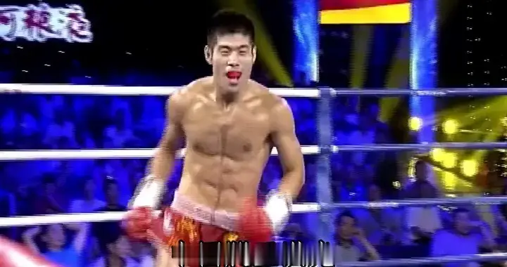 “神腿”洪光KO日本人，直接打上担架抬走，山东的骄傲