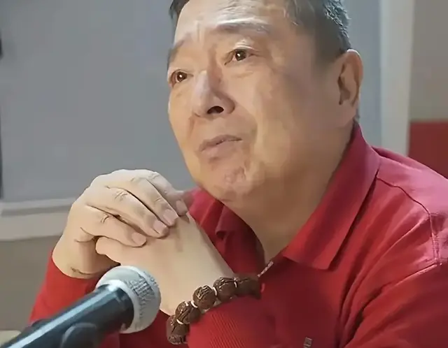 有网友说：40岁还没吃过龙虾，董浩叔叔：地址给我，我请你吃一顿