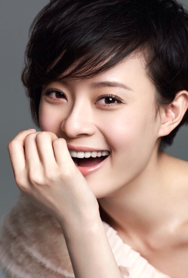 孙俪带孩子豪掷33万办会员，引发争议，网友劝她想想向海清