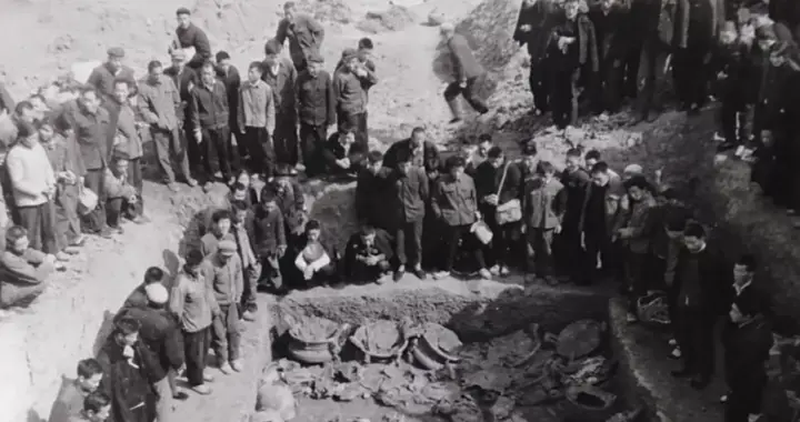 丹江口水库冲出楚庄王子墓，随葬众多国宝，揭开一位大男主的传奇