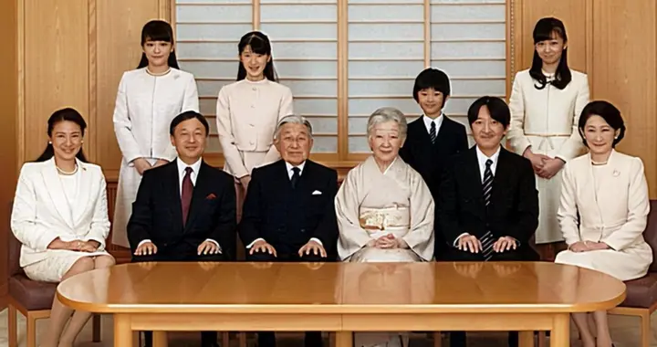 日本脱亚入欧150多年，为何不学英国一样接受女王，根子还在中国