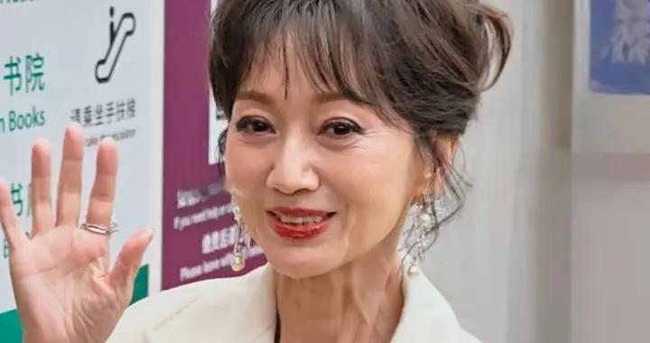 赵雅芝72岁仍在奔忙，给所有中老年人的提醒：不缺钱，缺觉！