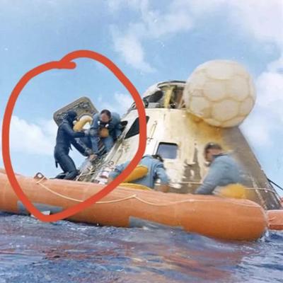 Ai观天下：以前美国的宇航员从返回舱出来