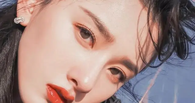 有点瘦骨嶙峋的宋祖儿