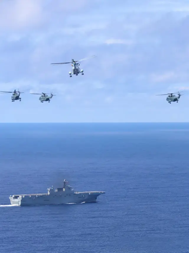 性质变了！日机强闯钓鱼岛被中国直升机驱逐，日本战机冲向钓鱼岛