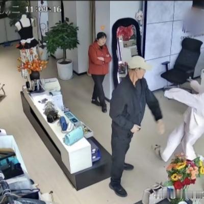 请叫我猴哥：近日一位自称代代的女博主发视